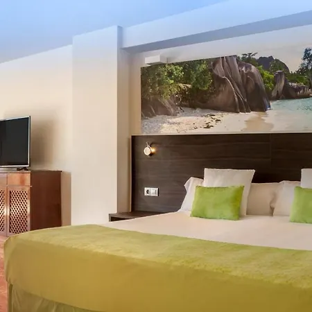 Magic Tropical Splash Hotel 3*