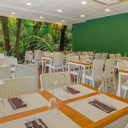 Magic Tropical Splash מלון