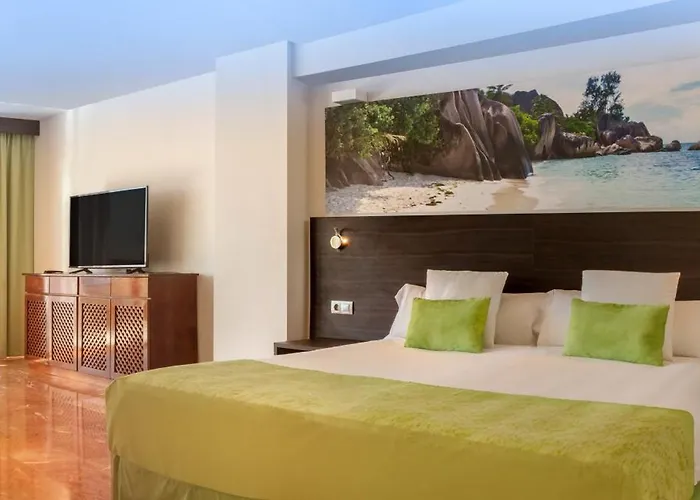Magic Tropical Splash Hotel 3*